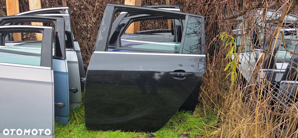 Drzwi kompletne tylne lewe Opel Zafira C Z22C (BDB)