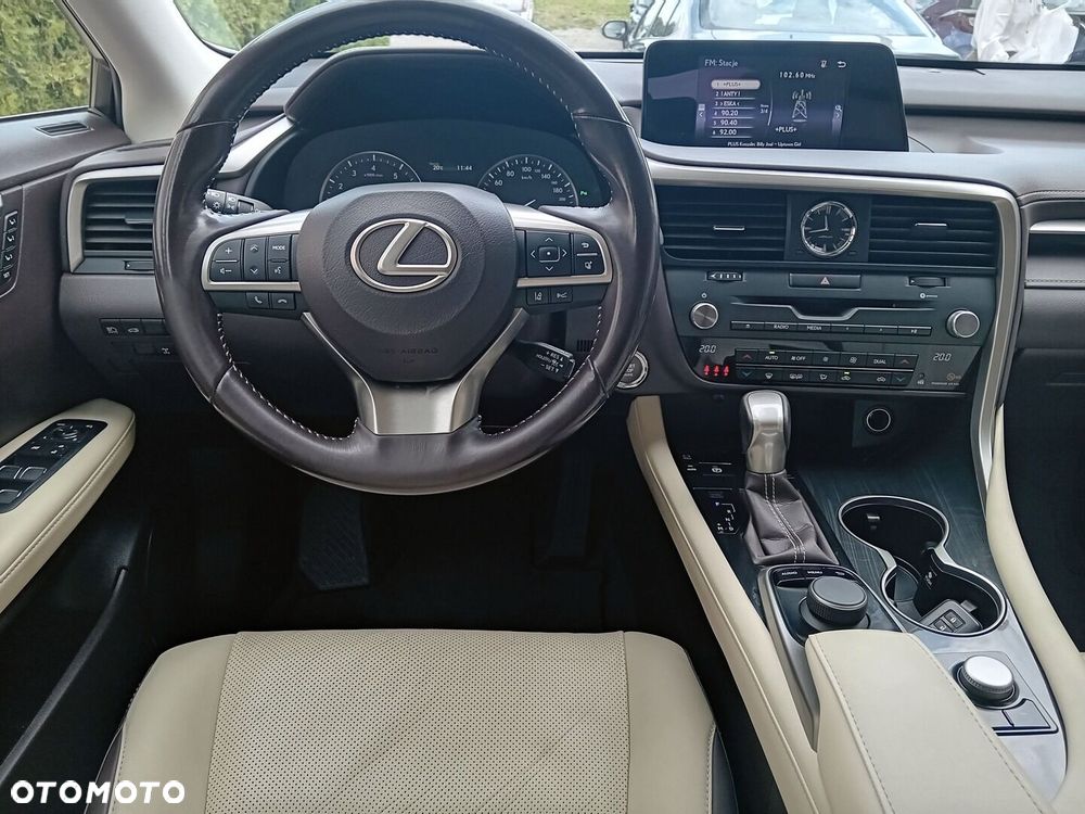 Lexus RX - 12
