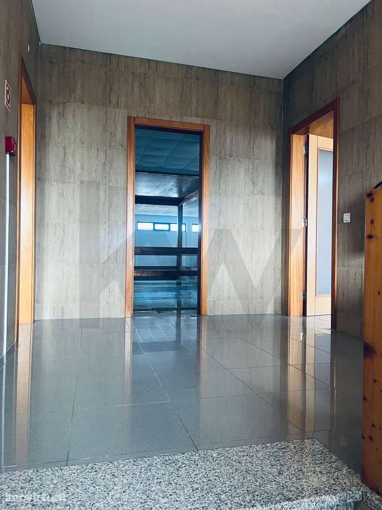 Armazém 767m2 com terreno 1854m2 - Grande imagem: 4/46