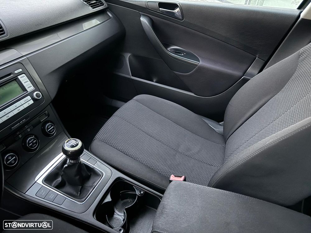 VW Passat 2.0 TDI Confortline - 17