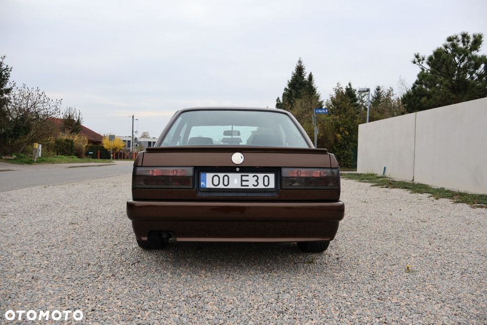 BMW Seria 3 325i - 4