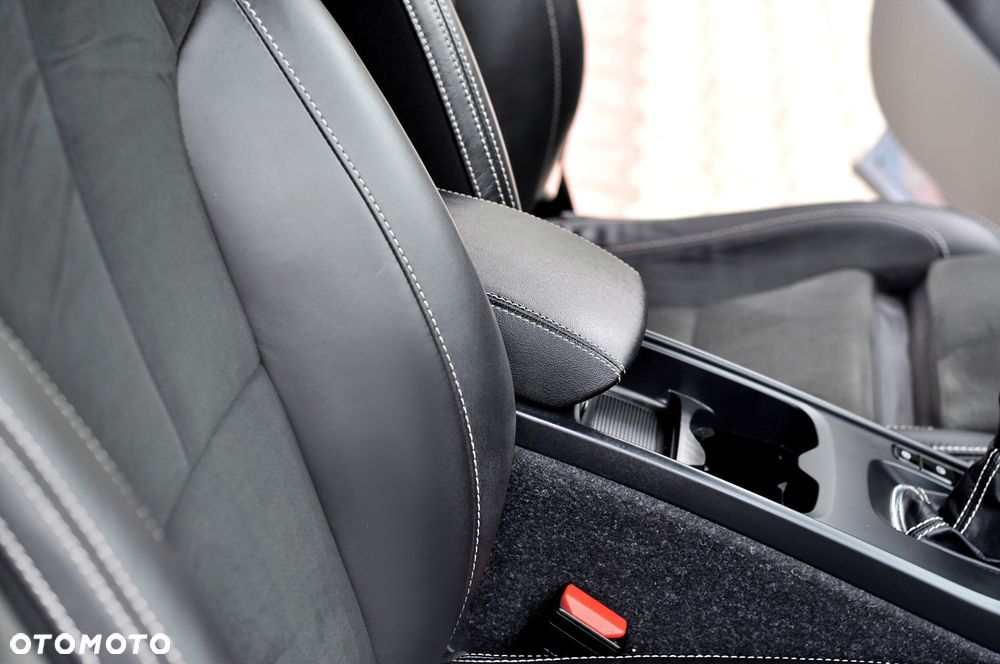 Volvo XC 40 - 25