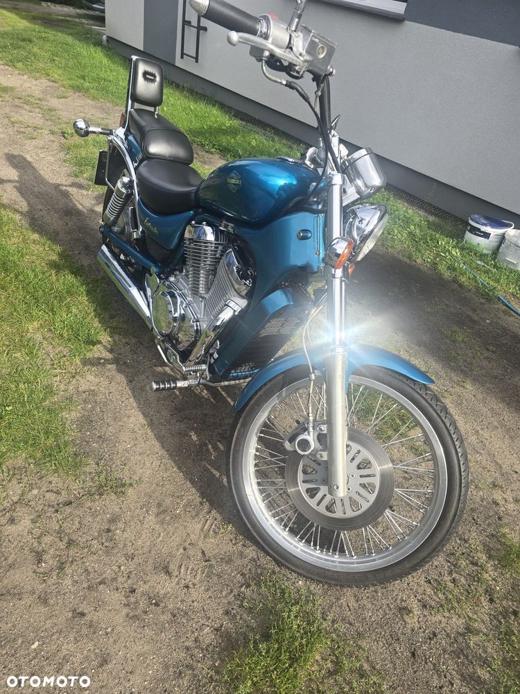 Suzuki Intruder - 1