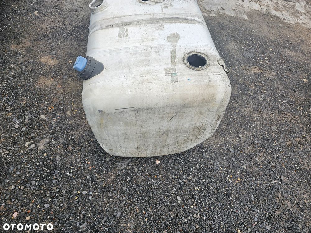 Actros mp4 mp5 zbiornik paliwa A9604703301/Z001 820/90l - 2