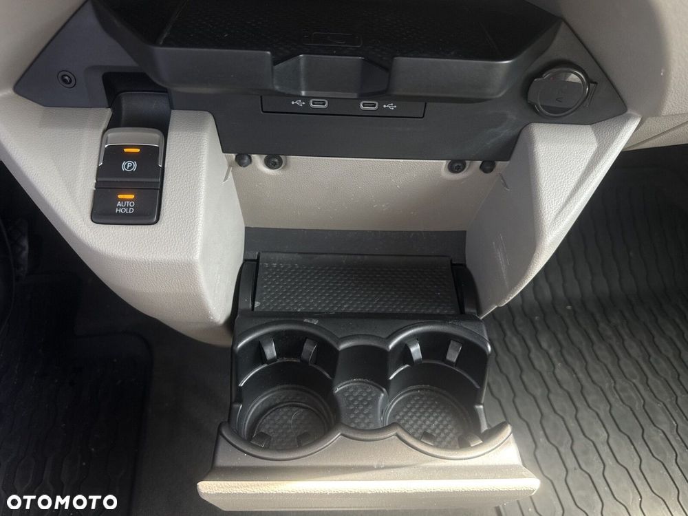 Volkswagen Multivan - 27