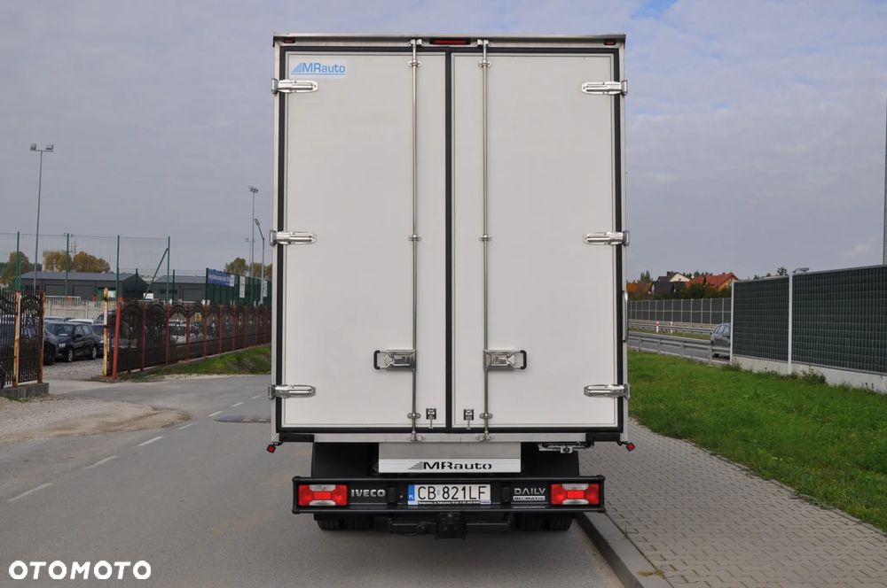 Iveco DAILY AUTOMAT CHŁODNIA MROŹNIA IZOTERMA CARRIER HI-MATIC NA BLIŹNIAKU KRAJOWE BEZWYPADKOWE ZASILANIE ZEWNETRZNE 230 V - 25