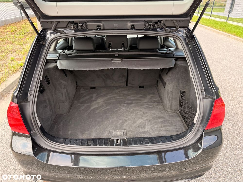 BMW Seria 3 318d DPF Edition Sport - 33