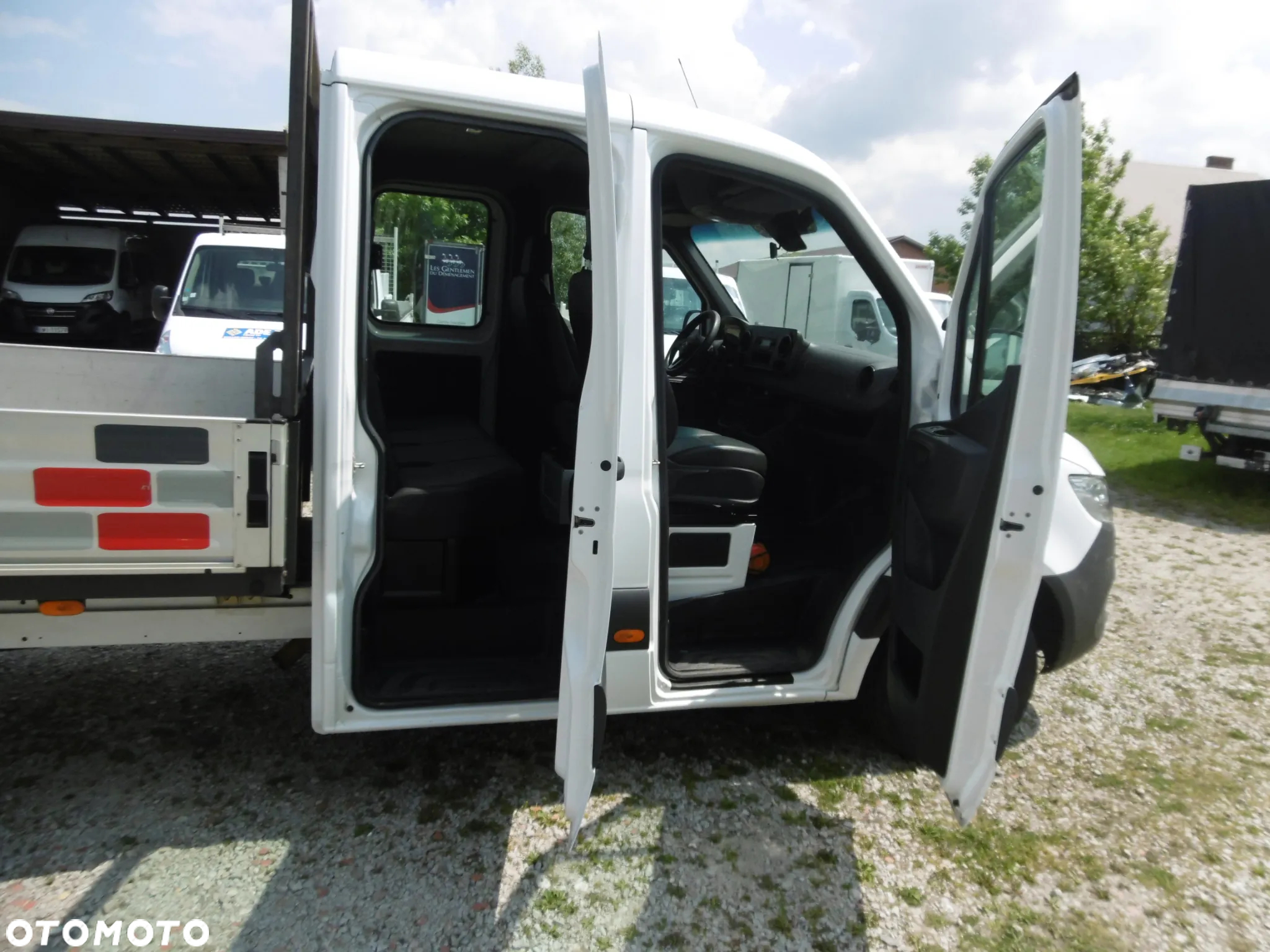 Mercedes-Benz Sprinter - 11