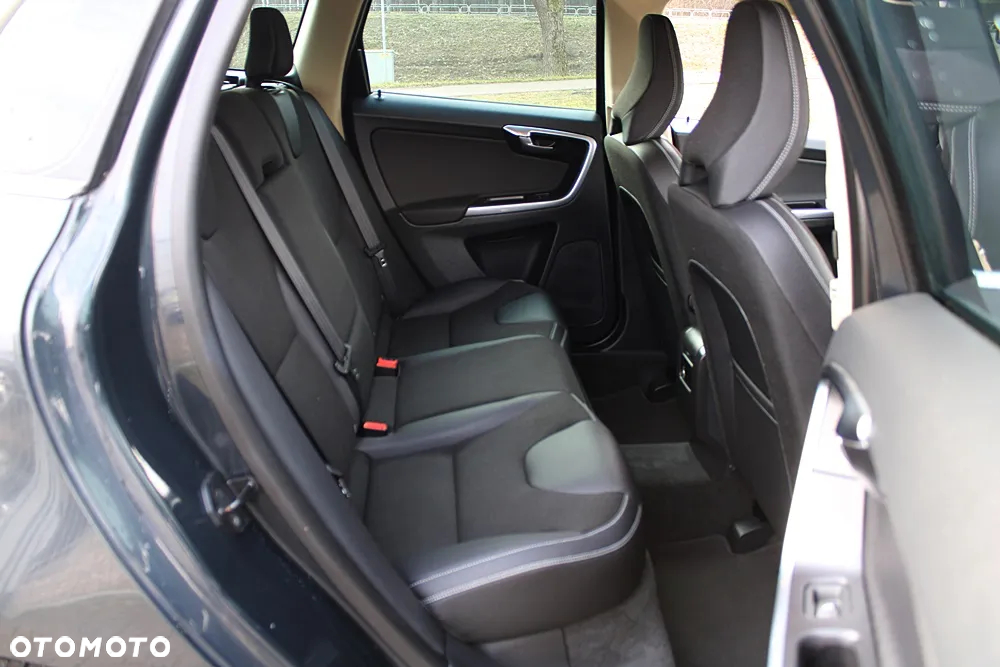 Volvo XC 60 2.4D AWD Momentum - 35