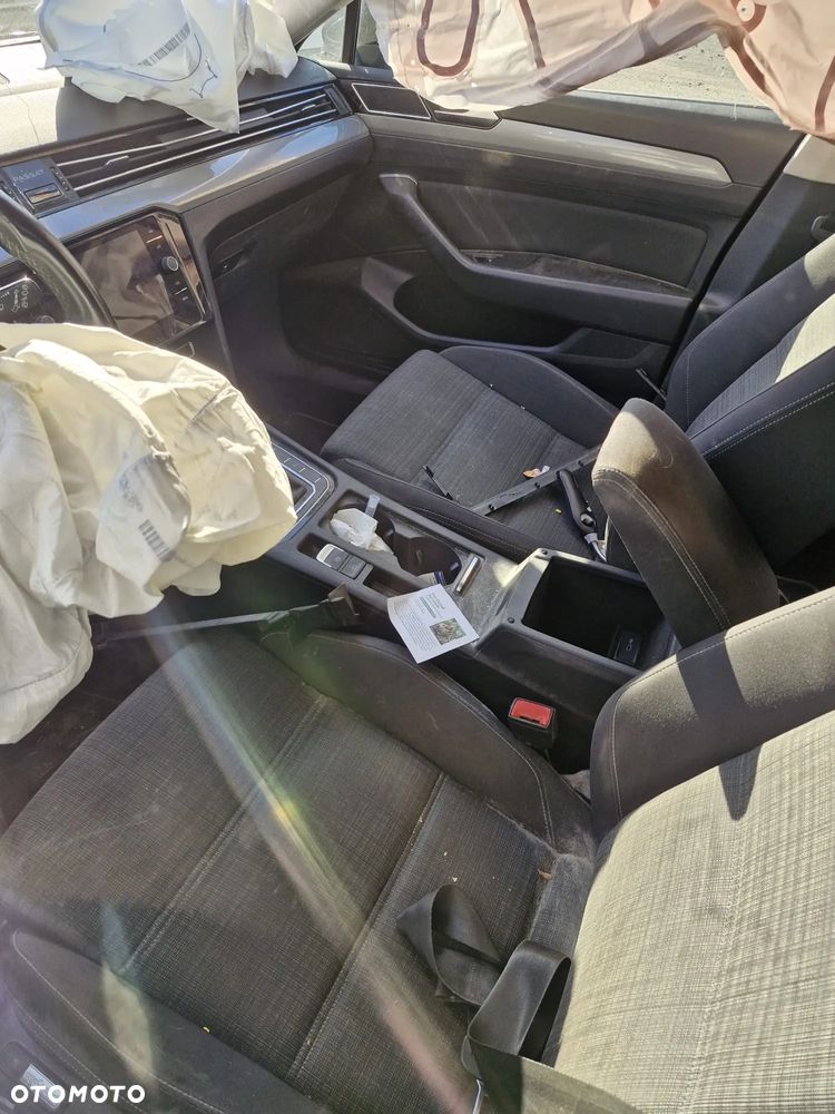 Volkswagen Passat 2.0 TDI SCR DSG Business - 24