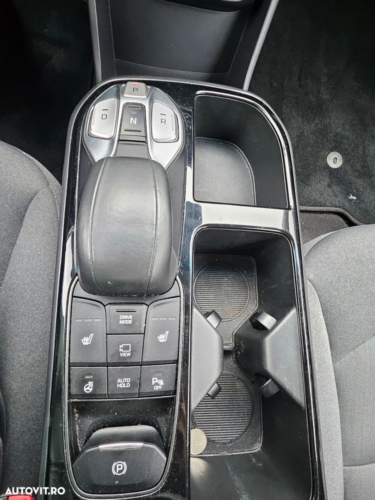 Hyundai IONIQ - 7