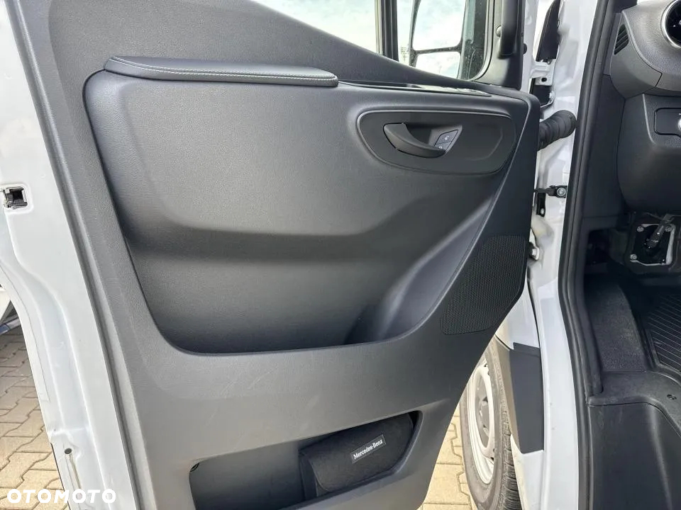 Mercedes-Benz Sprinter - 11