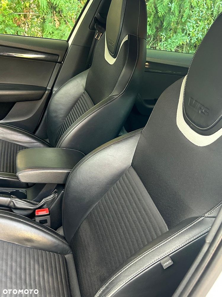 Skoda Octavia Combi 2.0 TDI DSG RS - 7