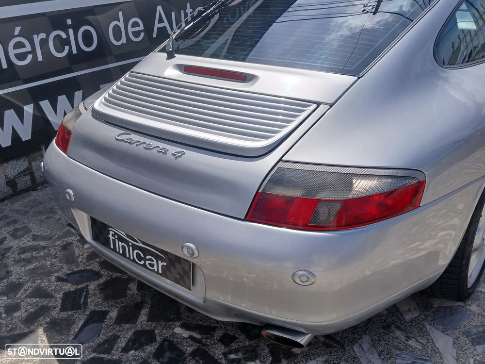 Porsche 911 Série F - 12