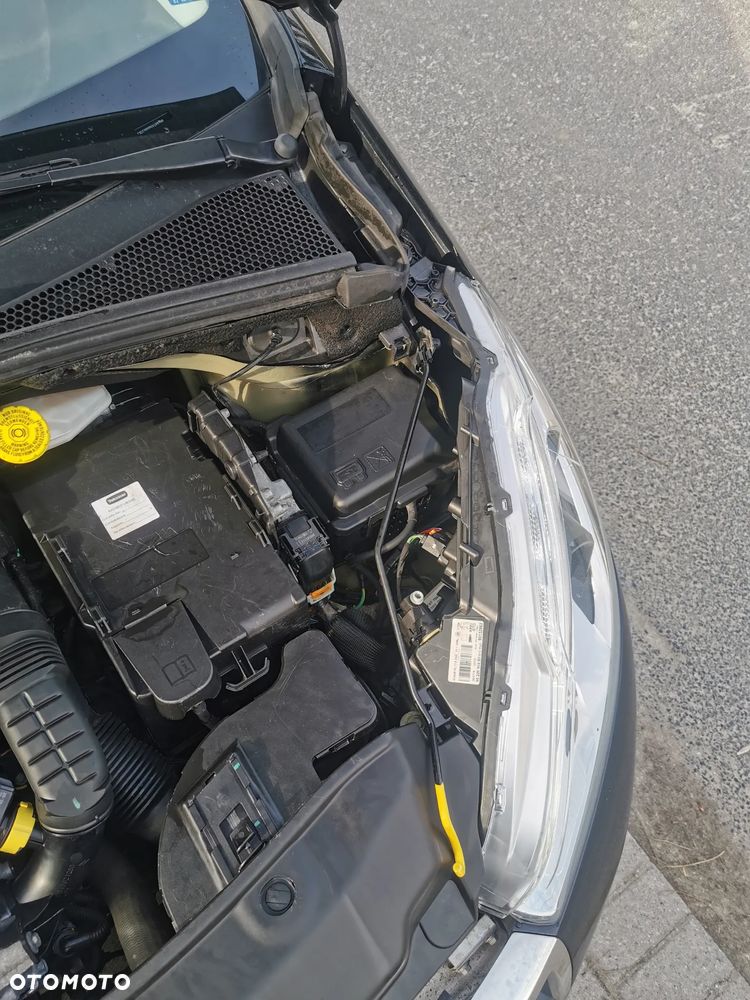 Peugeot 208 BlueHDi 100 Active Pack - 13