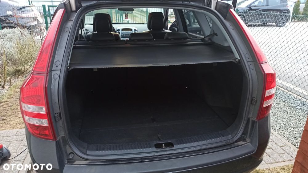 Kia Ceed - 12