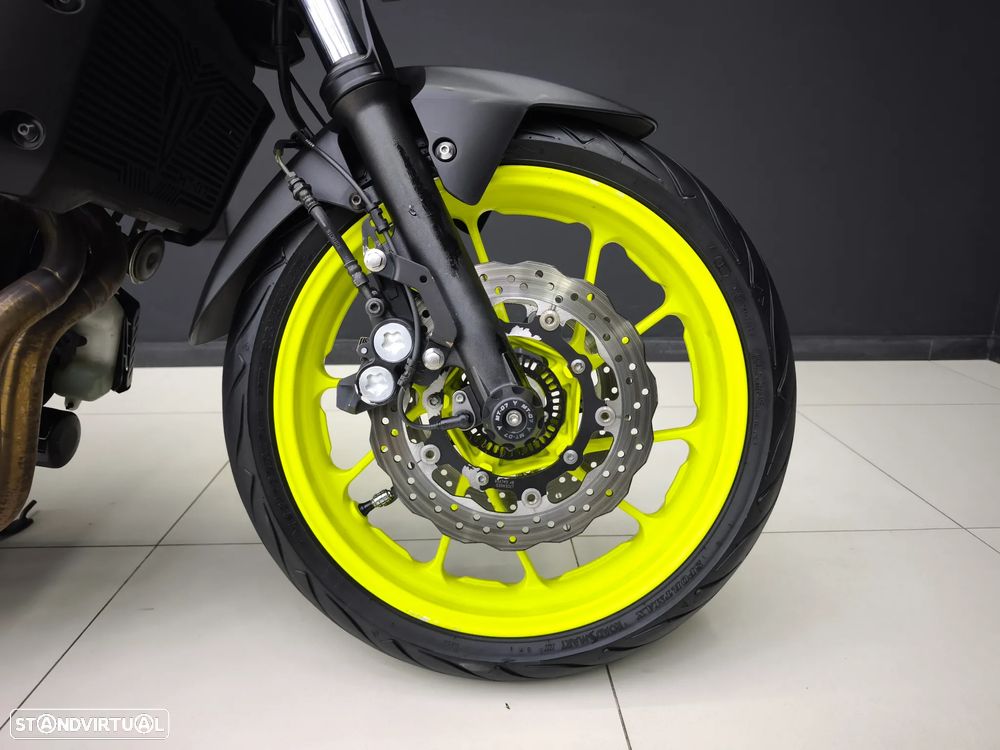 Yamaha MT-07 Night Fluo - 15