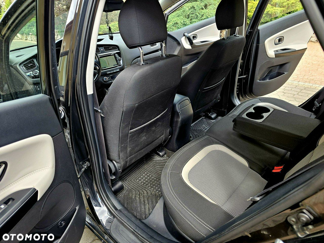 Kia Ceed - 10