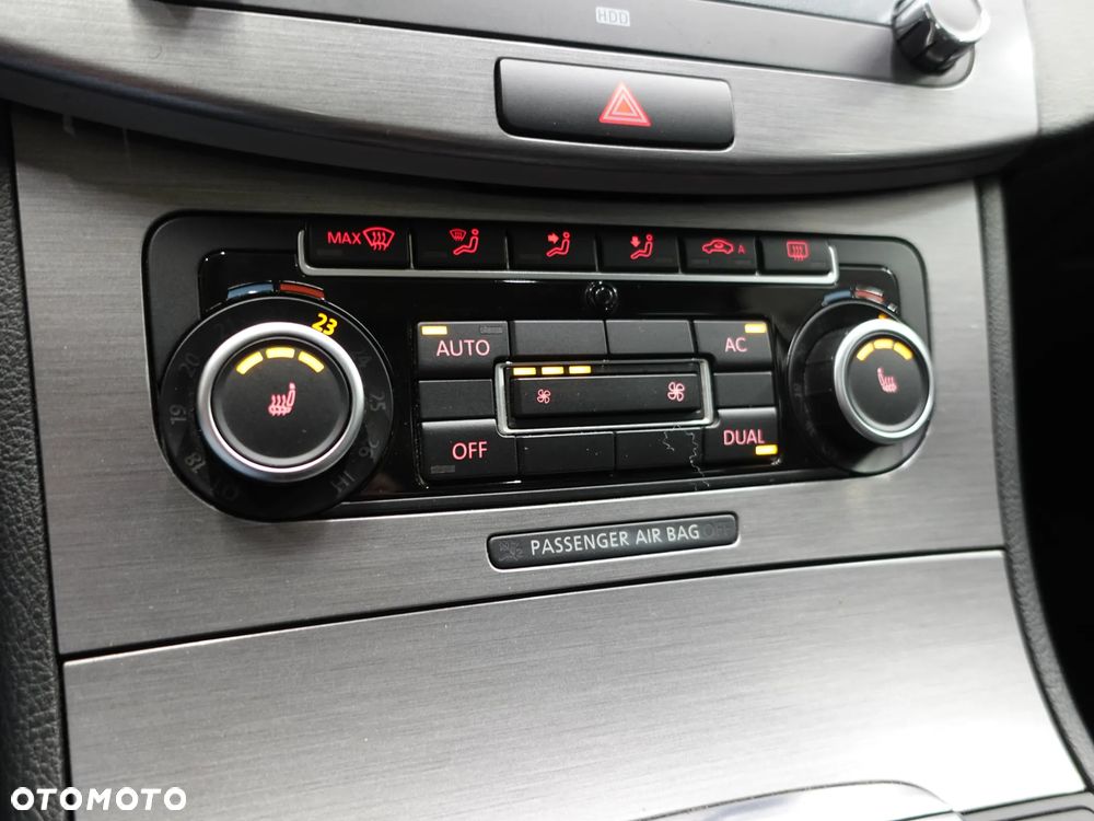 Volkswagen Passat 2.0 Blue TDI SCR Highline - 32