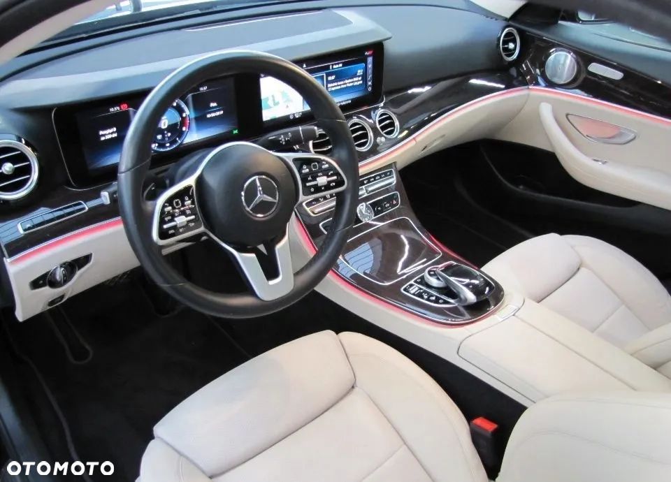 Mercedes-Benz Klasa E 300 d 9G-TRONIC - 24