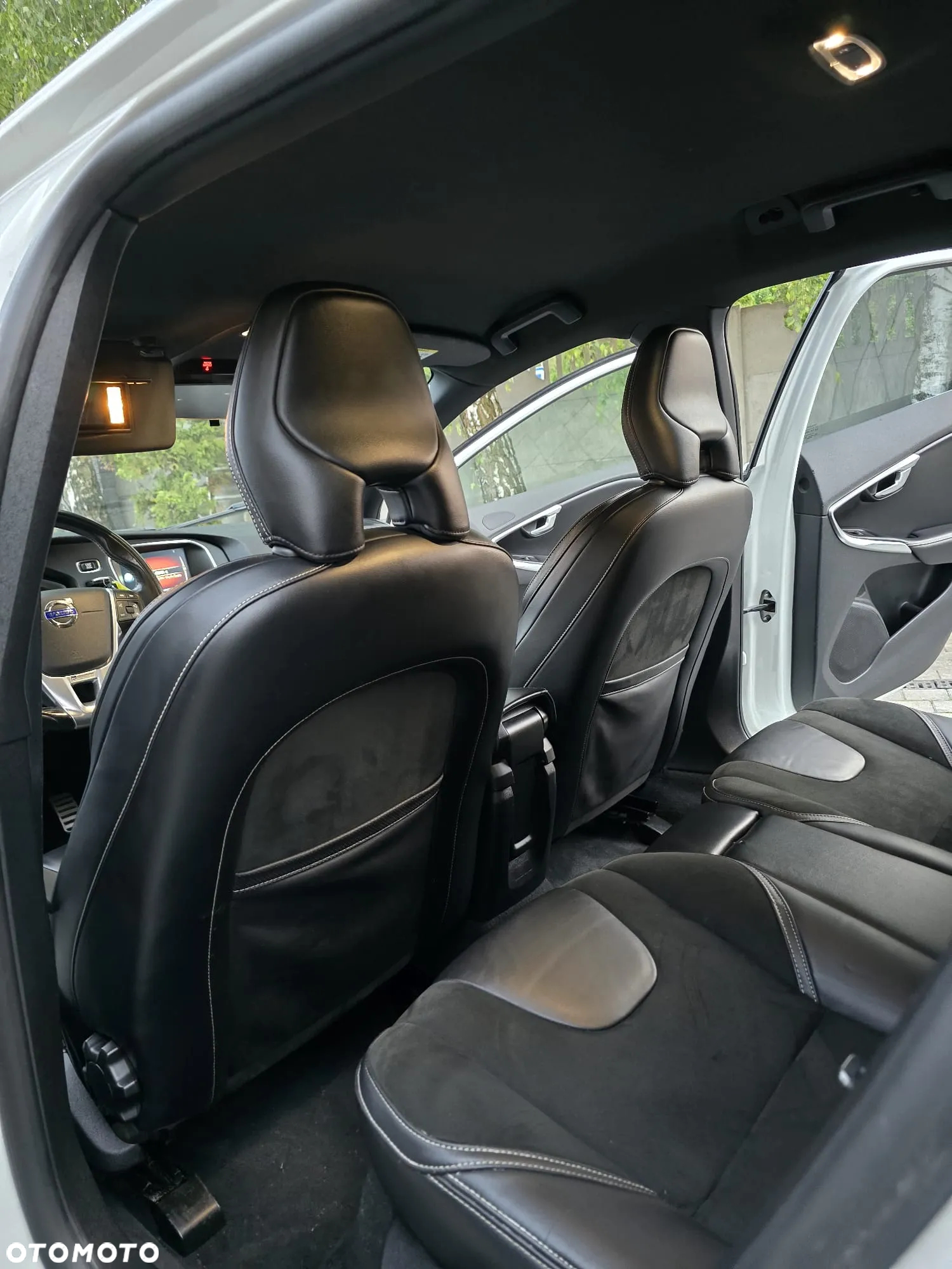 Volvo V40 D2 Drive-E R-Design Momentum - 16
