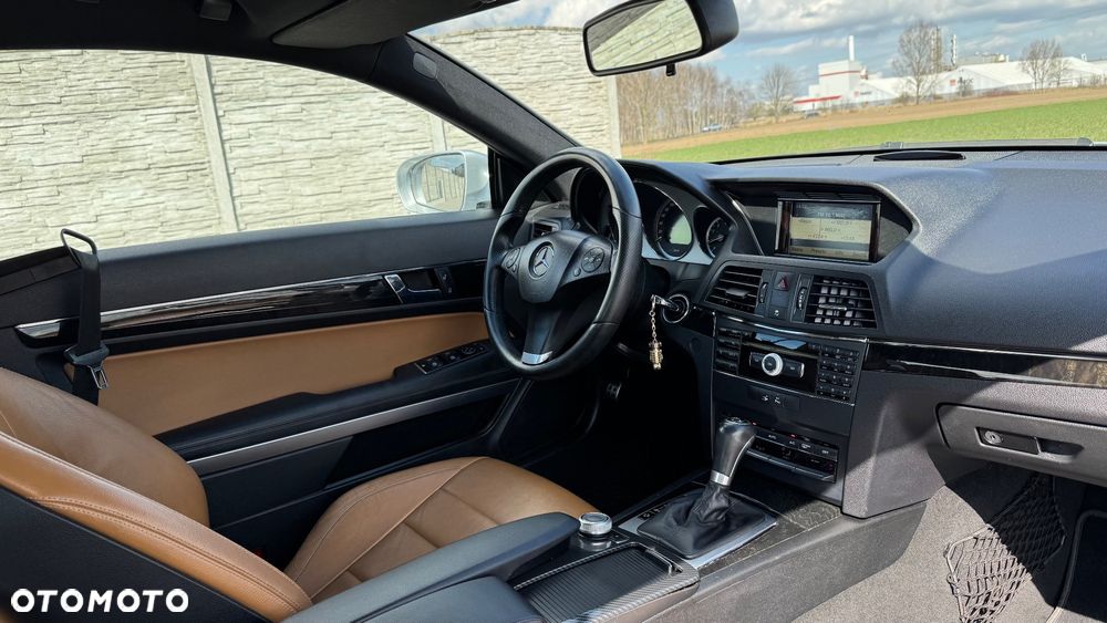 Mercedes-Benz Klasa E 250 CGI BlueEFFICIENCY Automatik Avantgarde - 30