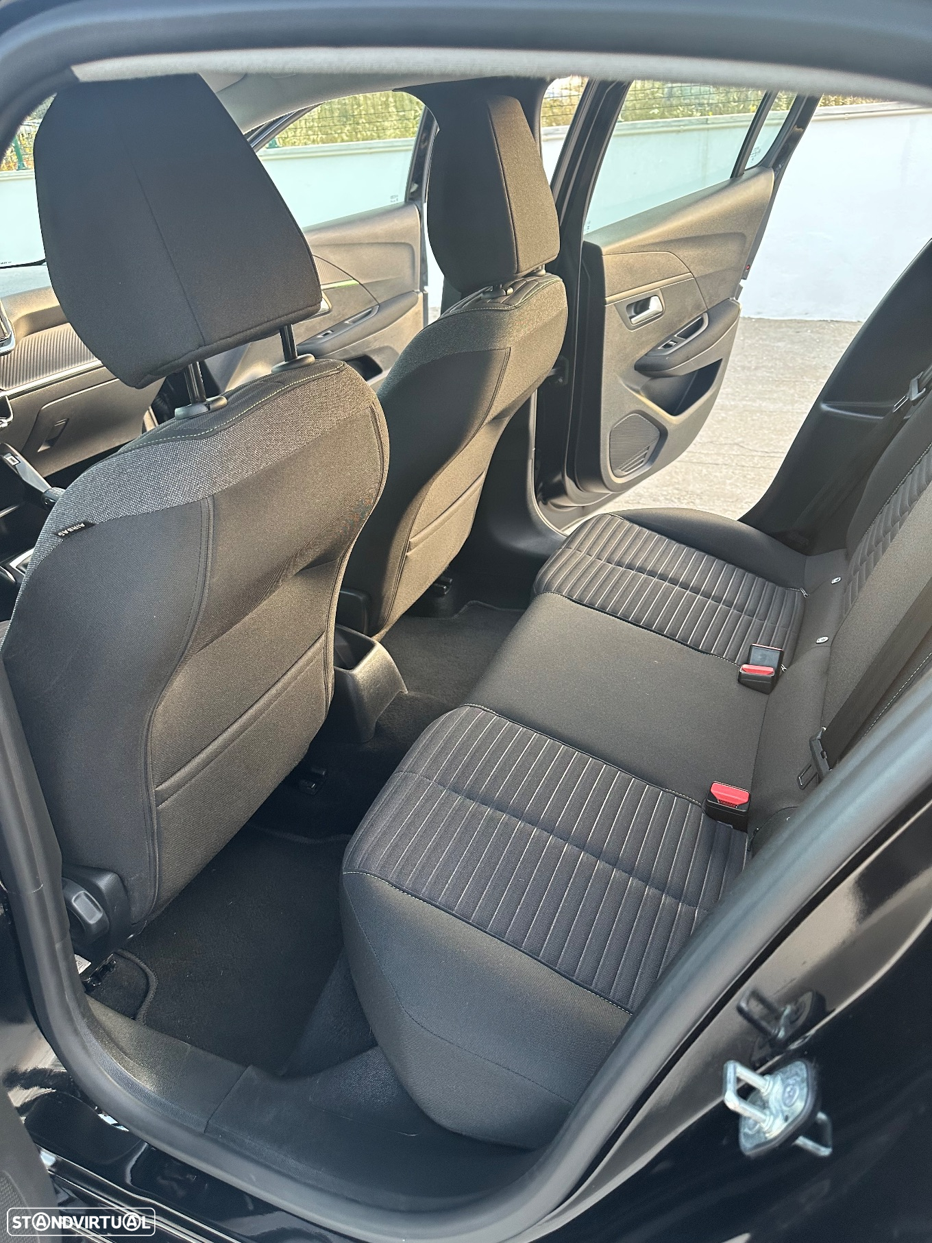 Peugeot 208 1.2 PureTech Active Pack - 17