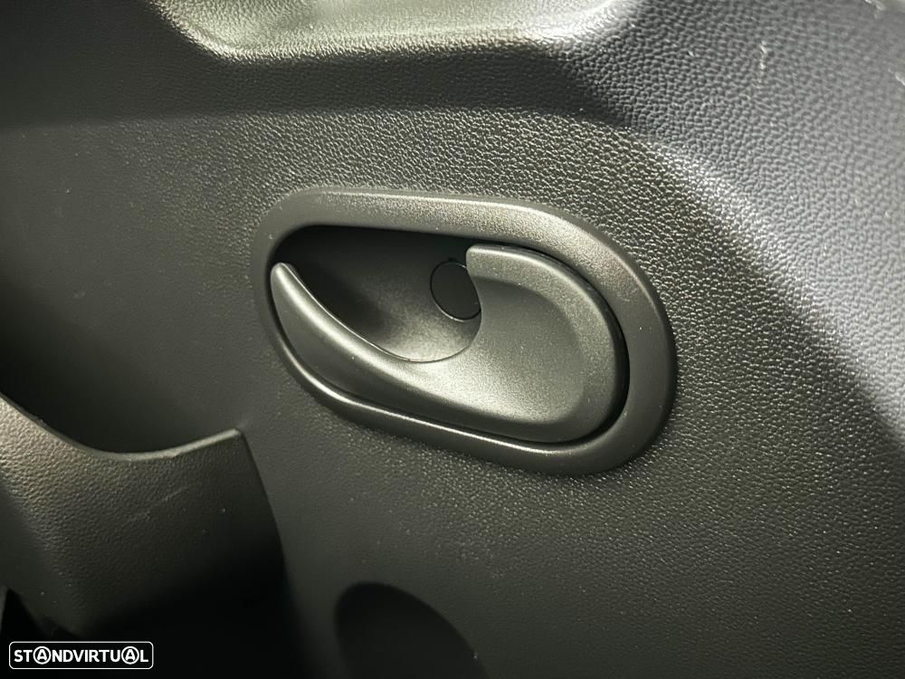 Renault Master L2H2 2.3 DCi 135cv Confort - 25