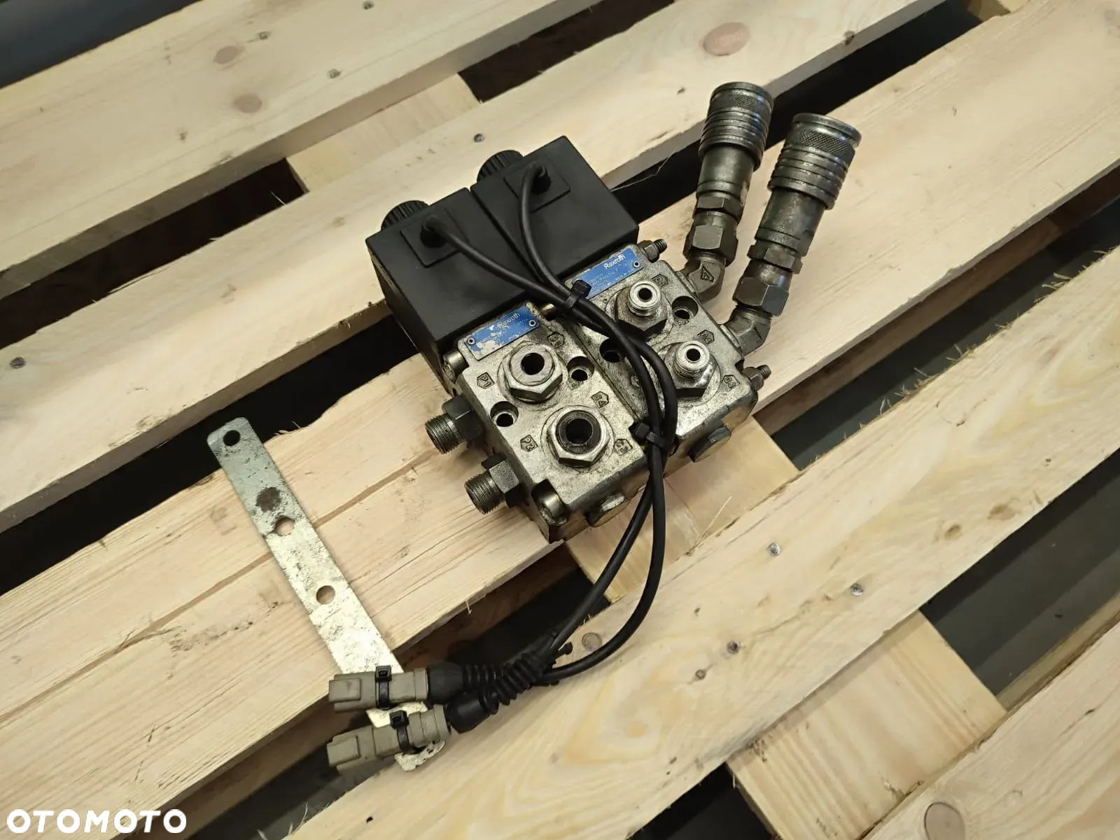 ELEKTROZAWÓR R933000025 BOSCH REXROTH 1001104477 JLG - 9