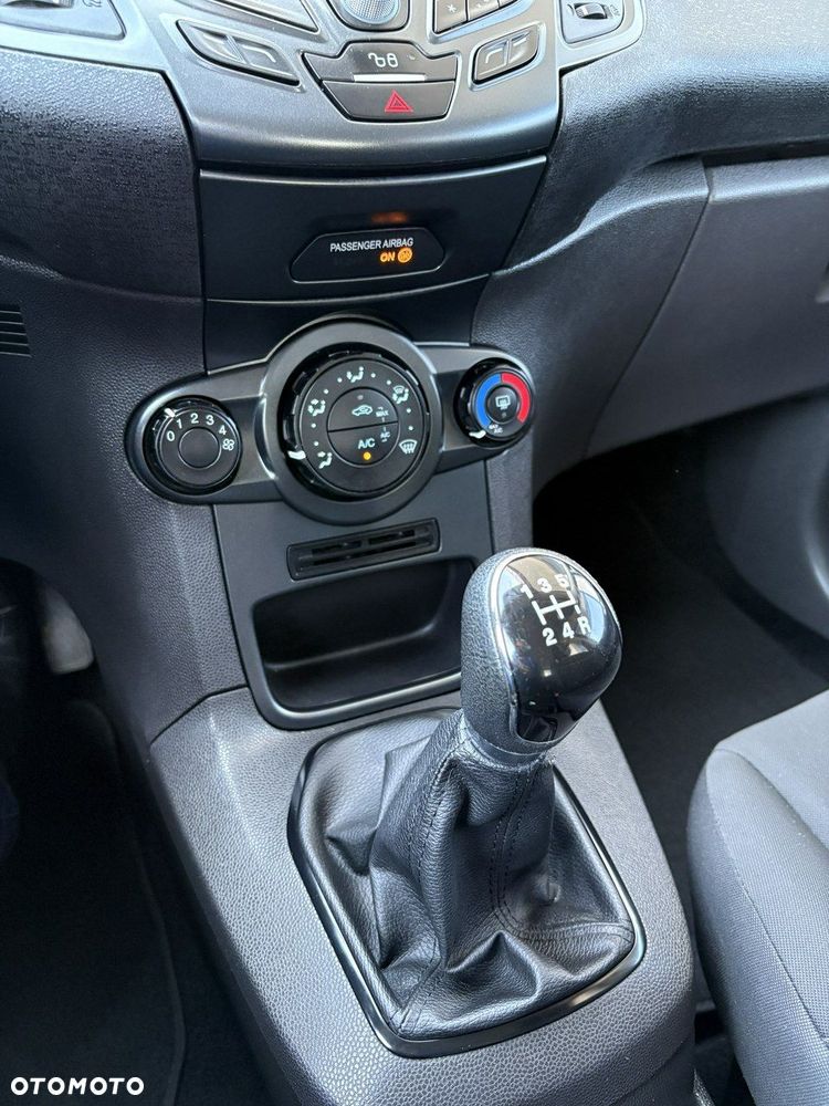 Ford Fiesta - 24