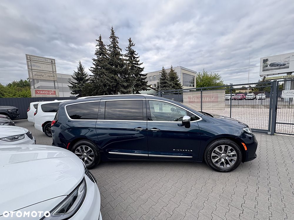 Chrysler Pacifica - 4