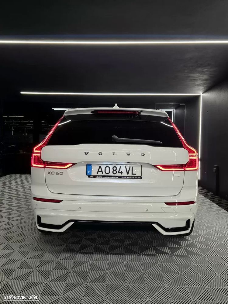 Volvo XC 60 2.0 T6 PHEV R-Design AWD - 12