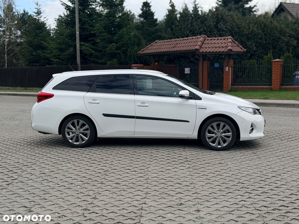 Toyota Auris Hybrid 135 Premium - 4