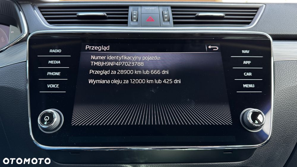 Skoda Superb 2.0 TDI SCR Style DSG - 32