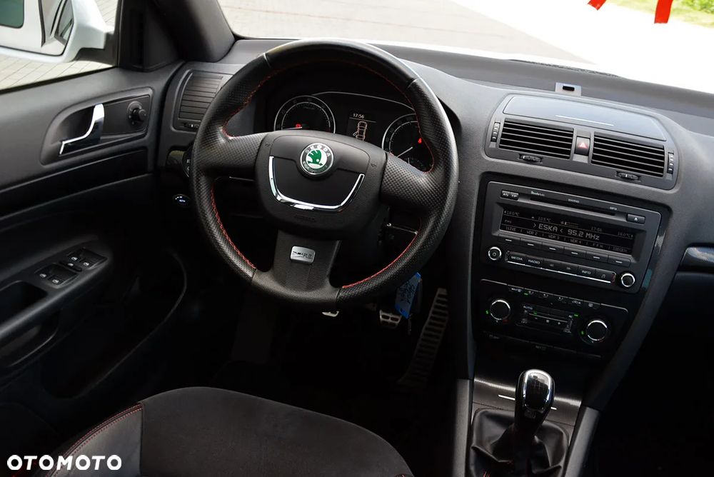 Skoda Octavia Combi 2.0 TSI RS - 3