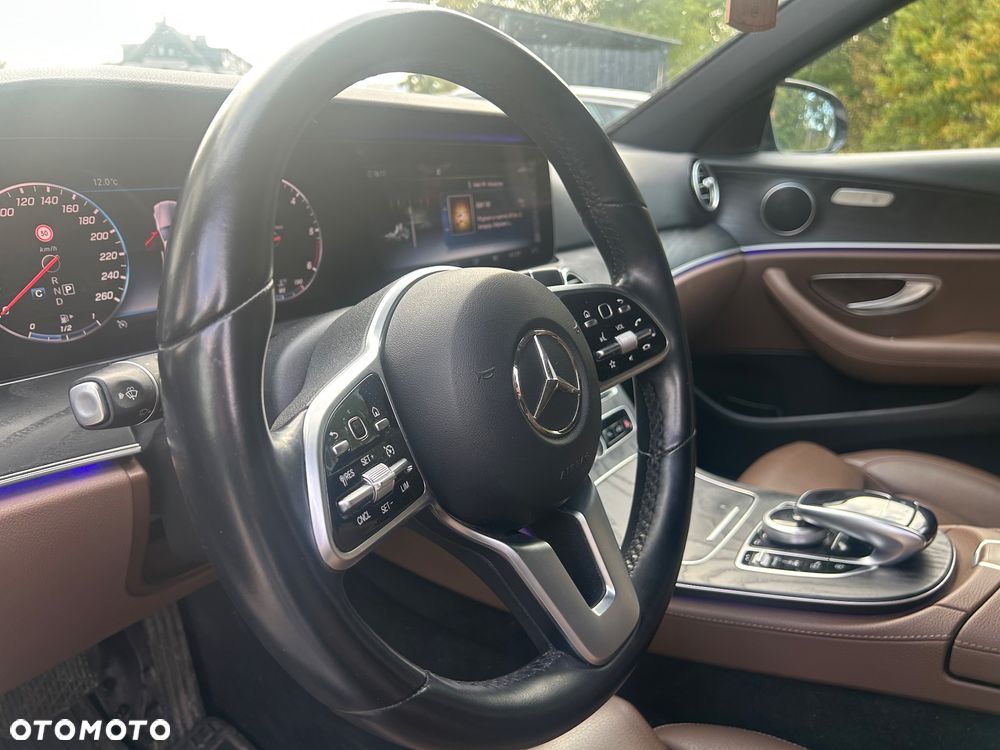 Mercedes-Benz Klasa E 220 d T 9G-TRONIC - 27