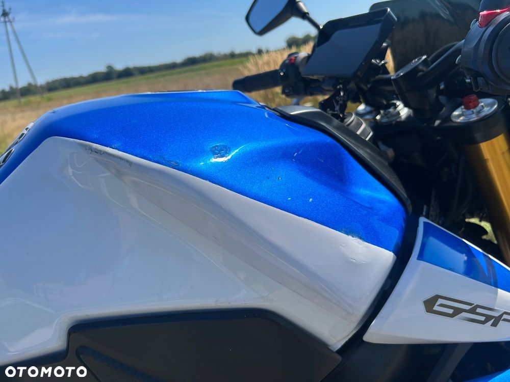 Suzuki GSR - 18