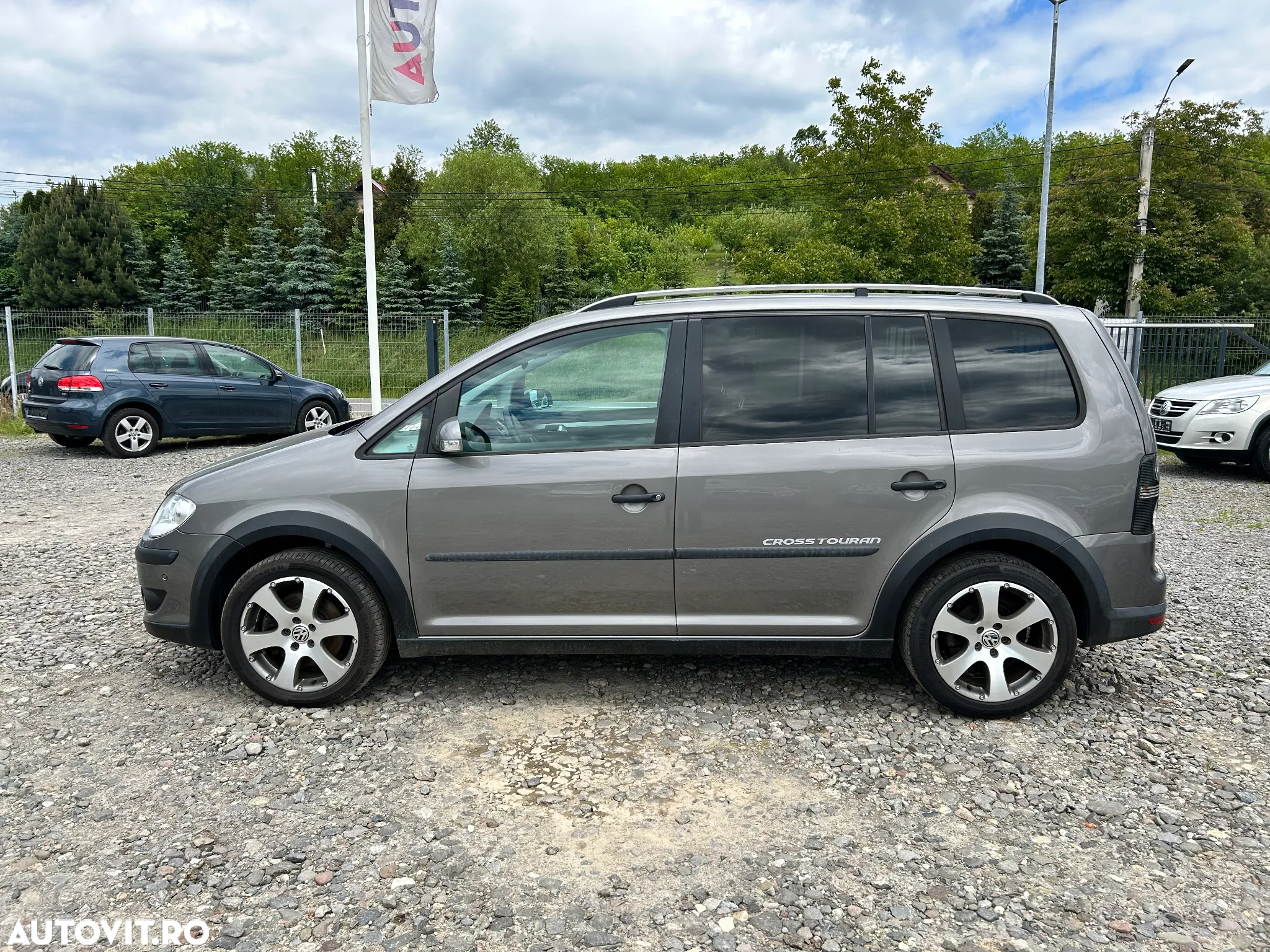 Volkswagen Touran Cross 2.0 TDI DSG - 2