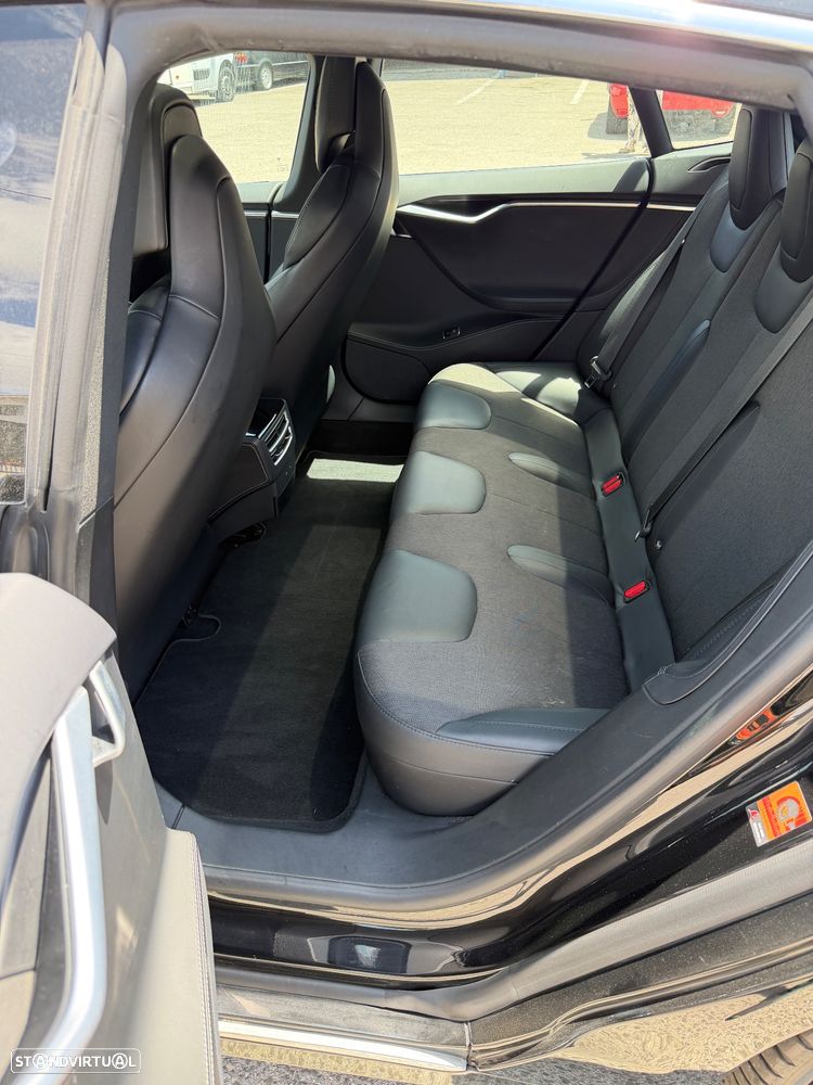 Tesla Model S - 7