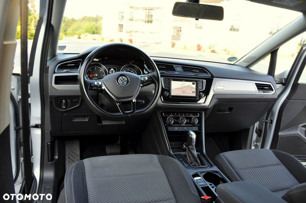 Volkswagen Touran - 29