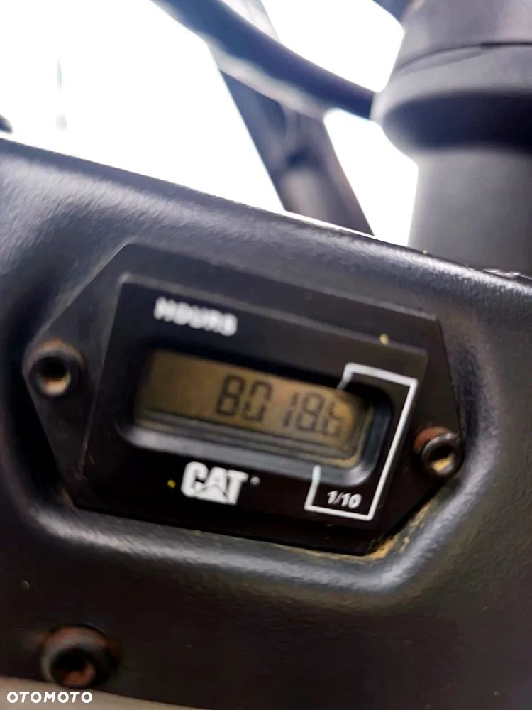 Caterpillar 908 - 11