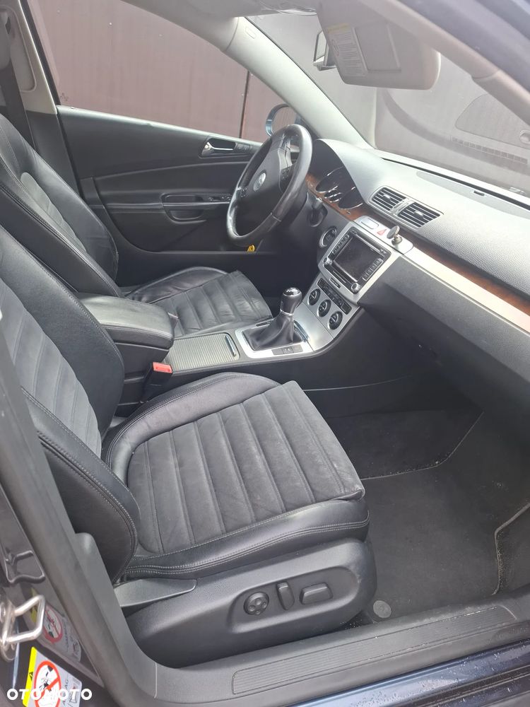 Volkswagen Passat 2.0 TDI DPF Highline - 14