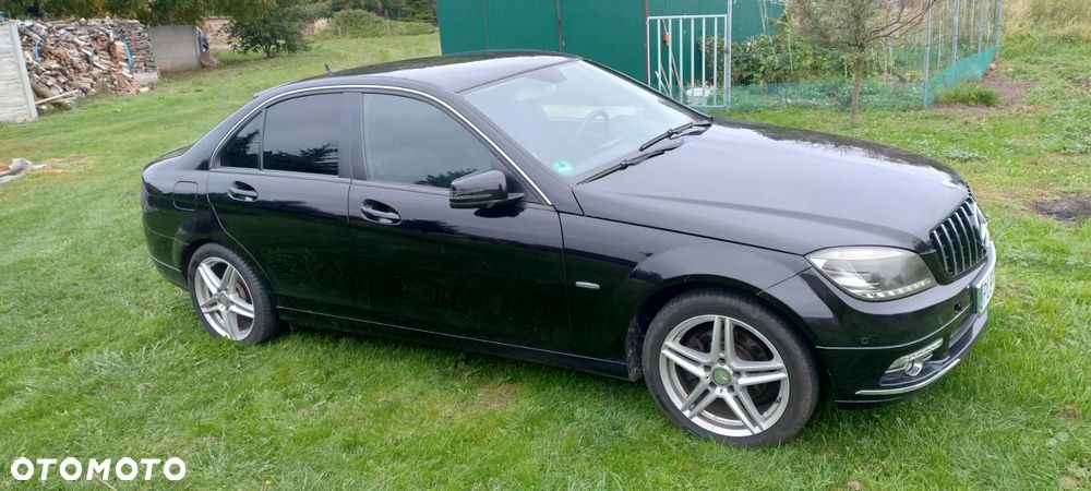 Mercedes-Benz Klasa C 180 CGI BlueEff Avantgarde - 2