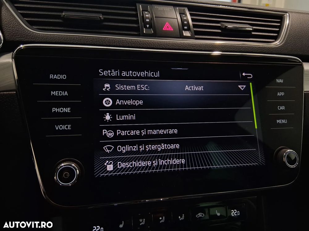 Skoda Superb 2.0 TDI DSG Ambition - 32