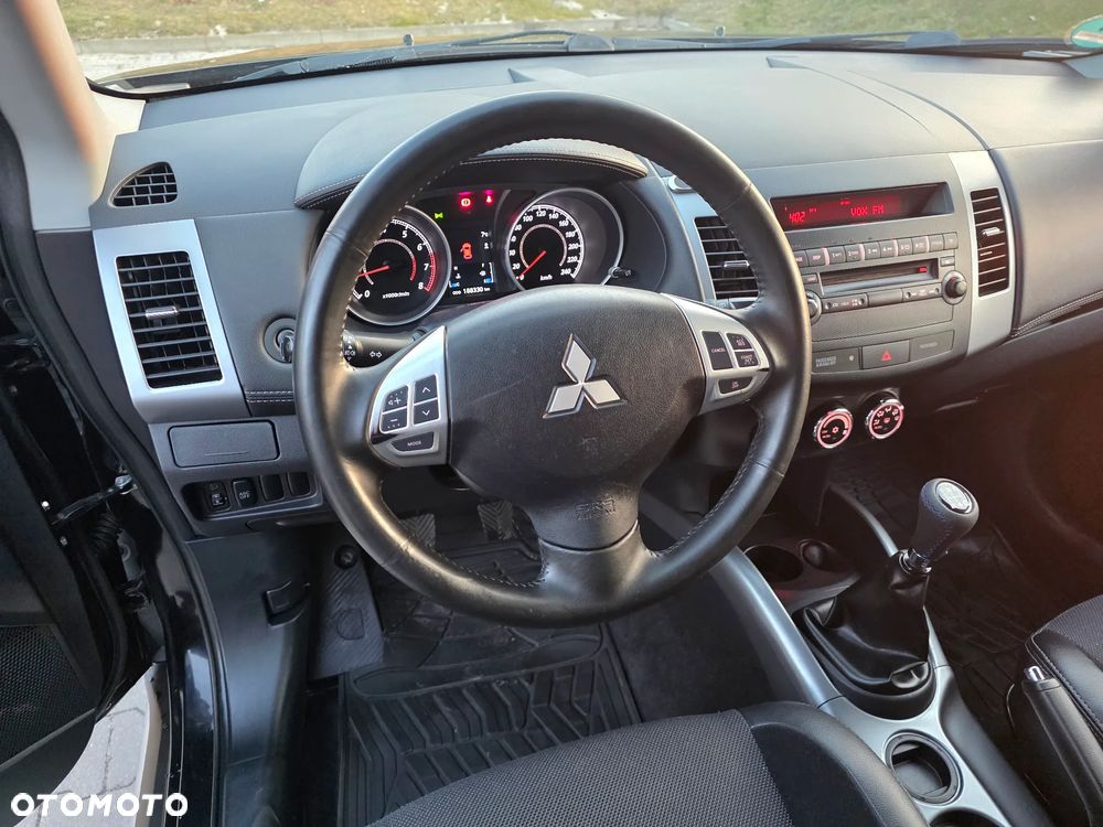 Mitsubishi Outlander - 15