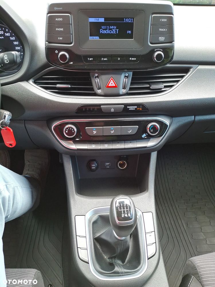Hyundai i30 1.5 DPI Classic + - 31