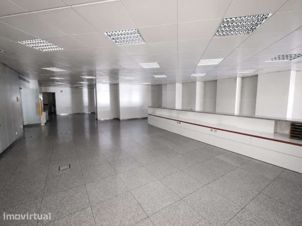 Espaço Comercial Versátil com Excelente Localização - Grande imagem: 2/8