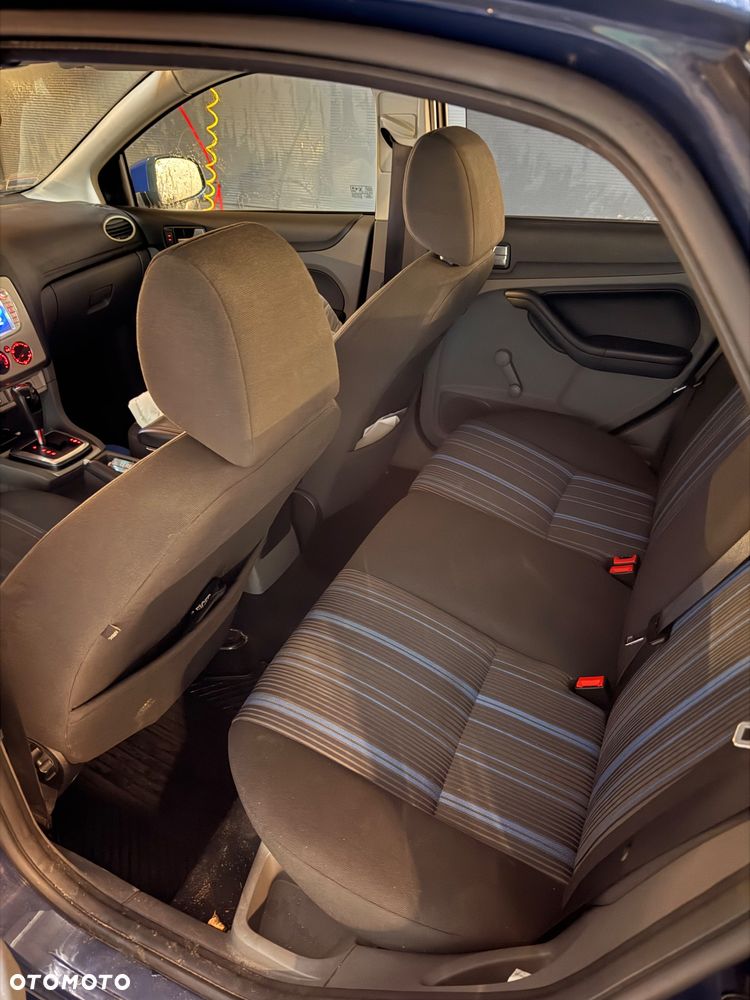 Ford Focus 2.0 Ghia - 15