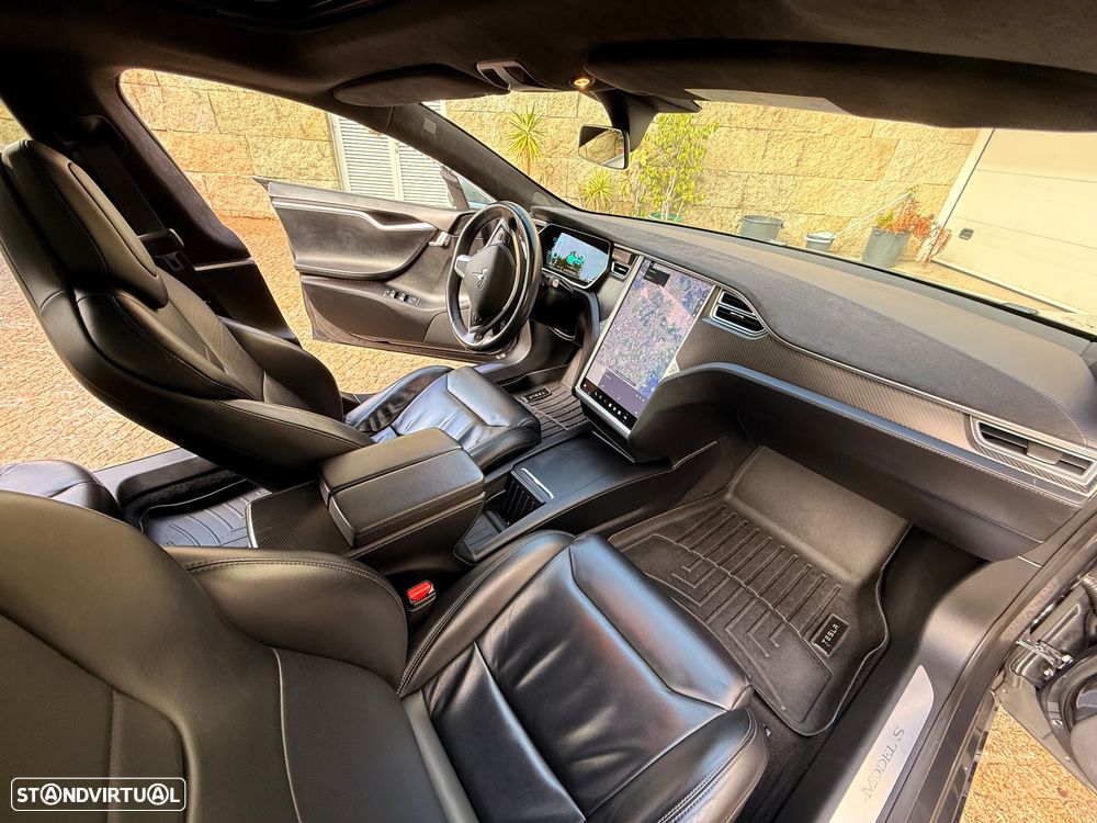 Tesla Model S - 11