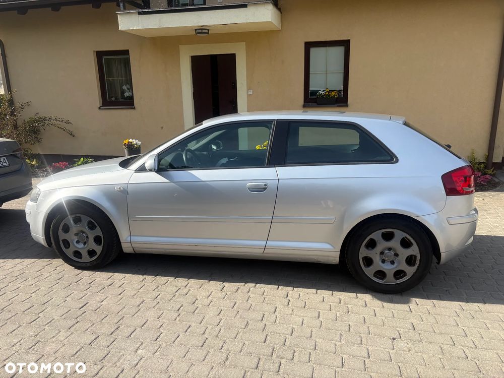 Audi A3 3-drzwiowe 1.6 FSI Ambiente - 1